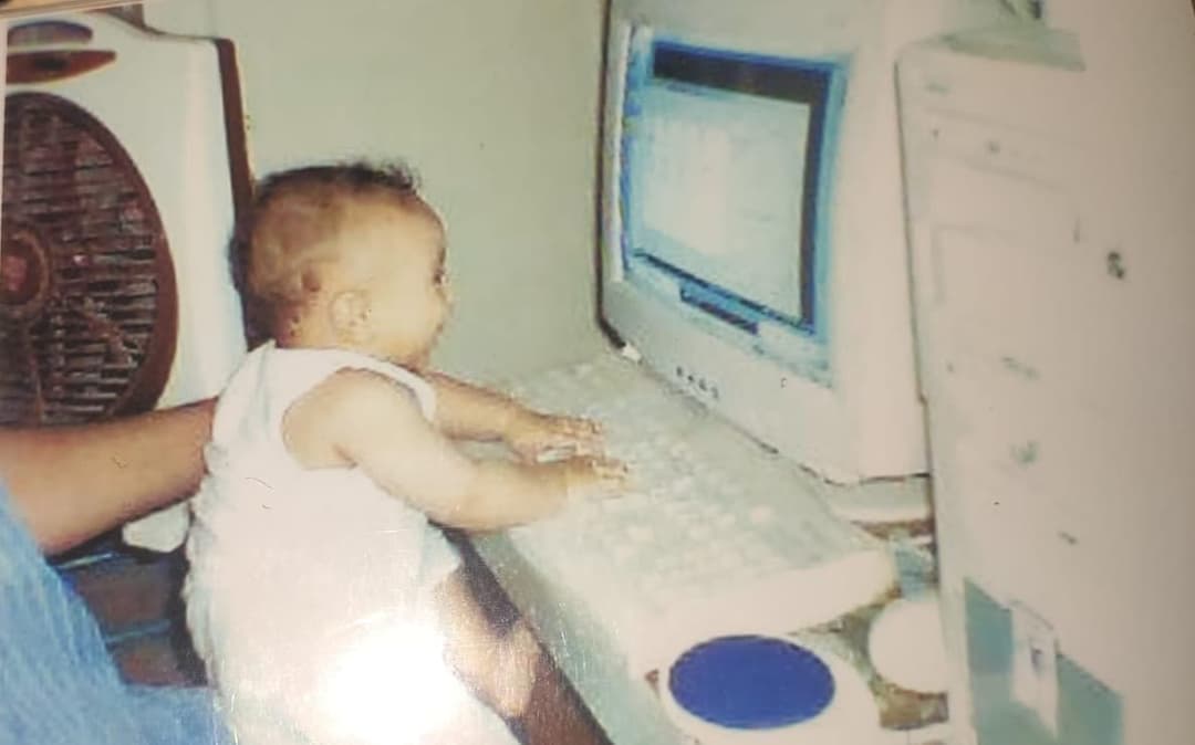 Zeyad in 2004 playing on an old PC